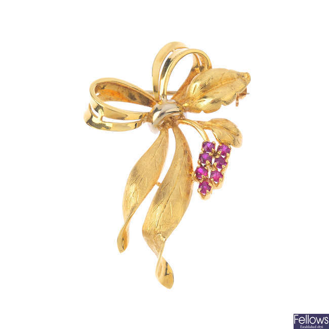 A 1960s 18ct gold ruby brooch.