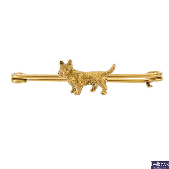 An early 20th century 18ct gold dog brooch.
