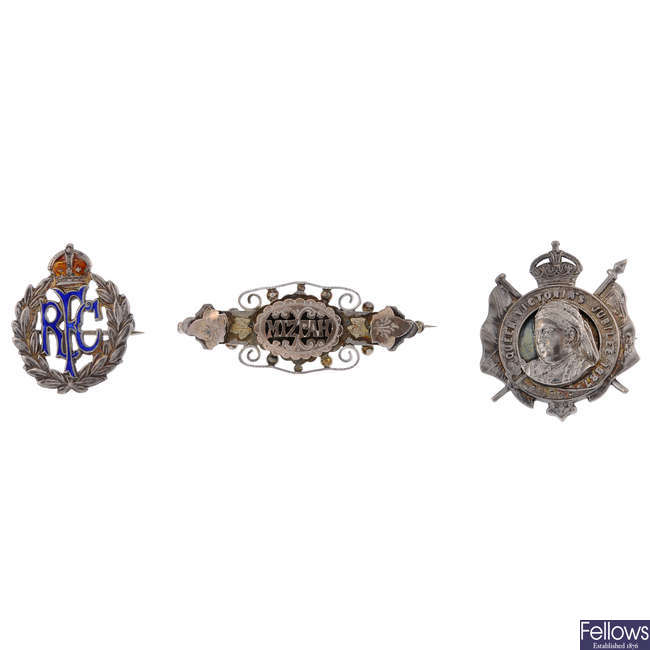 A selection of mainly late 19th to early 20th century silver jewellery.