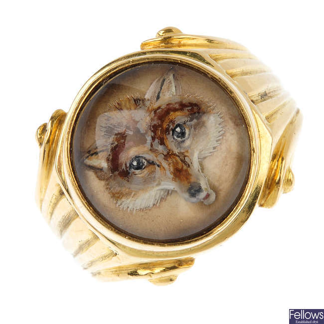 A fox ring.