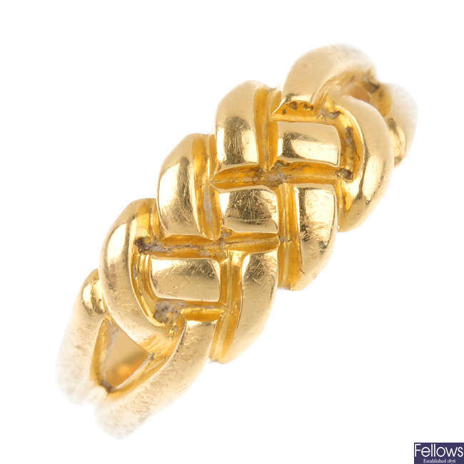 A late Victorian 18ct gold ring.
