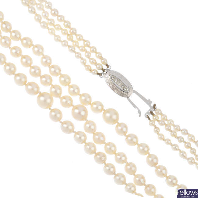 A cultured pearl necklace.
