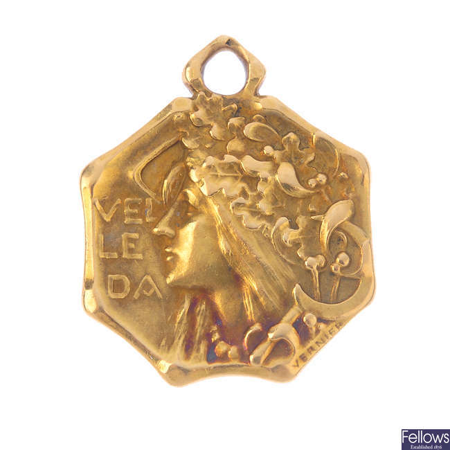 An Art Nouveau gold pendant, signed Vernier.