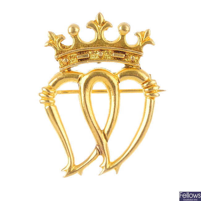 A 9ct gold luckenbooth brooch.