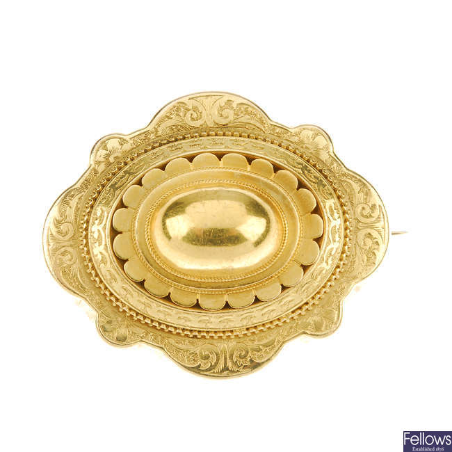 A late Victorian gold memorial brooch.