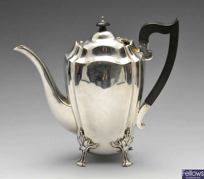 An Edwardian silver hot water pot.