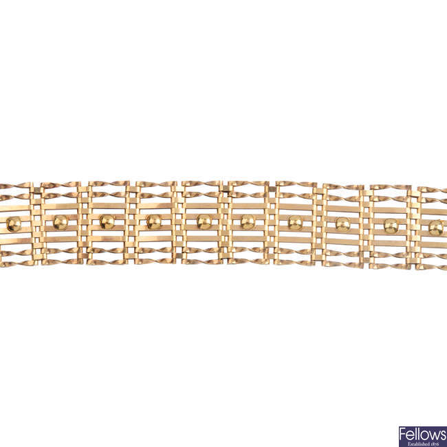 A 1960s 9ct gold gate bracelet.