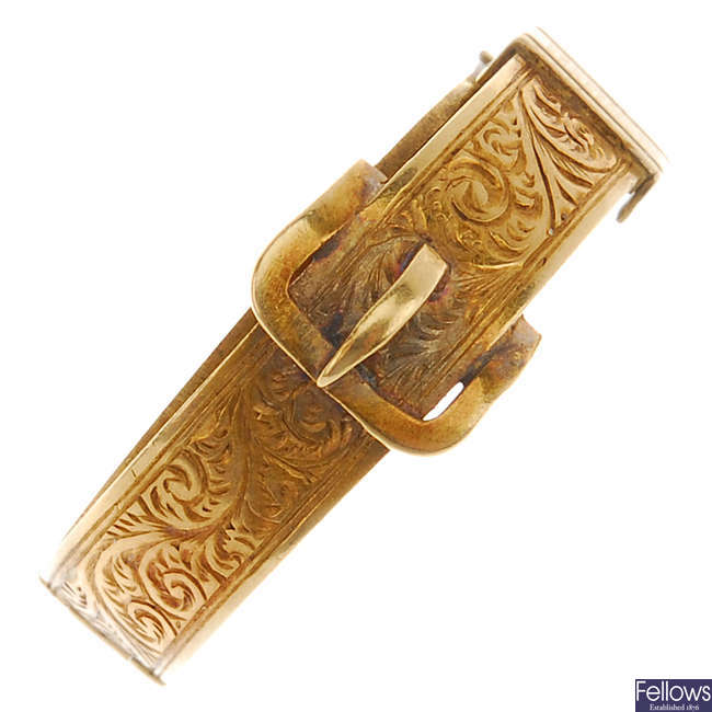 A late Victorian 18ct gold buckle ring.