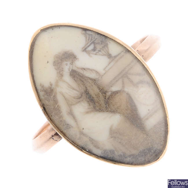 A George III gold memorial ring.