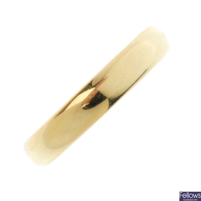 An 18ct gold band ring.