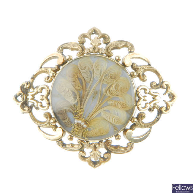 A late Victorian 9ct gold memorial brooch.