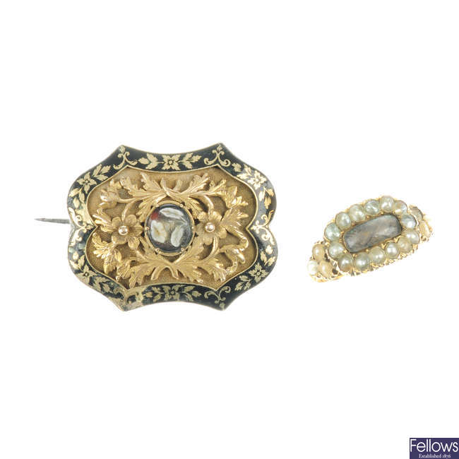 A late Georgian gold memorial brooch and ring.