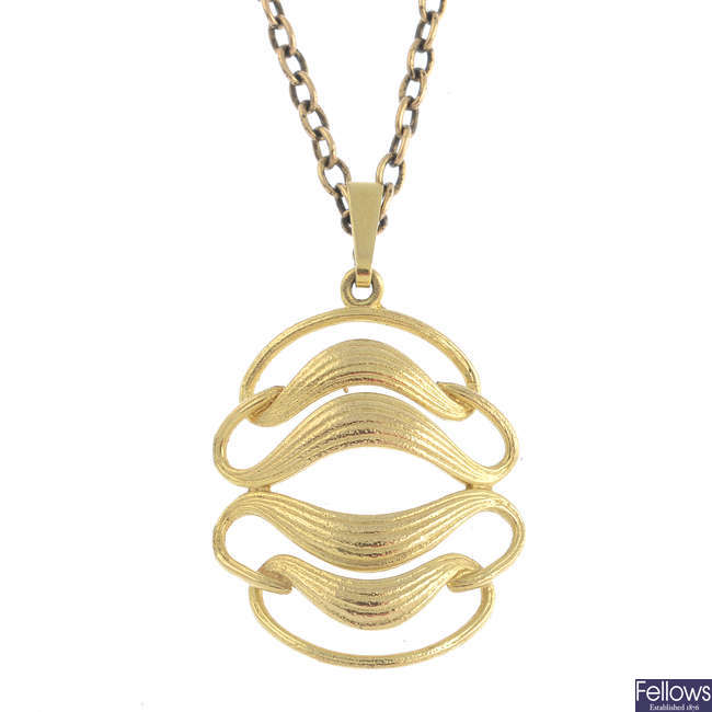 A 1970s 9ct gold pendant, with chain.