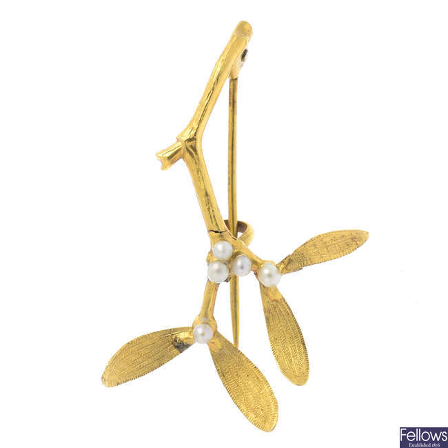 An early 20th century 15ct gold seed pearl mistletoe brooch.