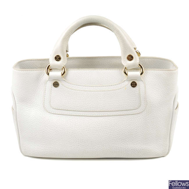 CÉLINE - a white grained leather Boogie handbag.