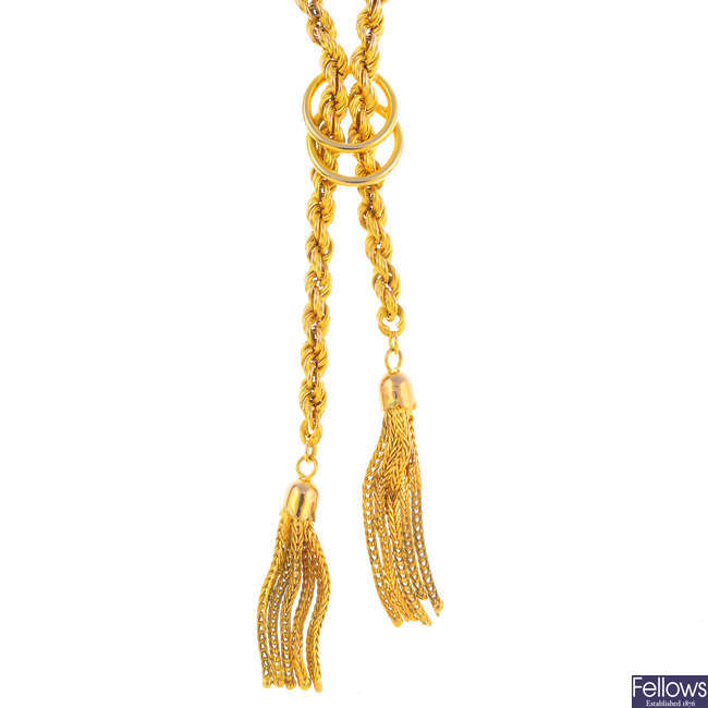 A 1980s 9ct gold rope twist necklace.