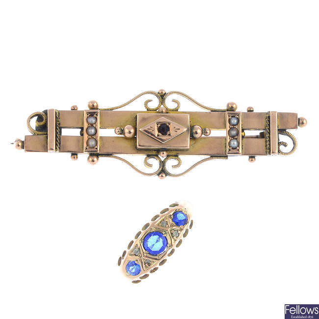 An early 20th century 9ct gold ring and bar brooch.