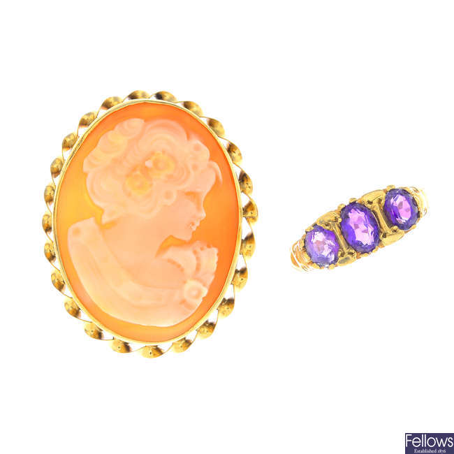 A 9ct gold amethyst ring and a cameo brooch.
