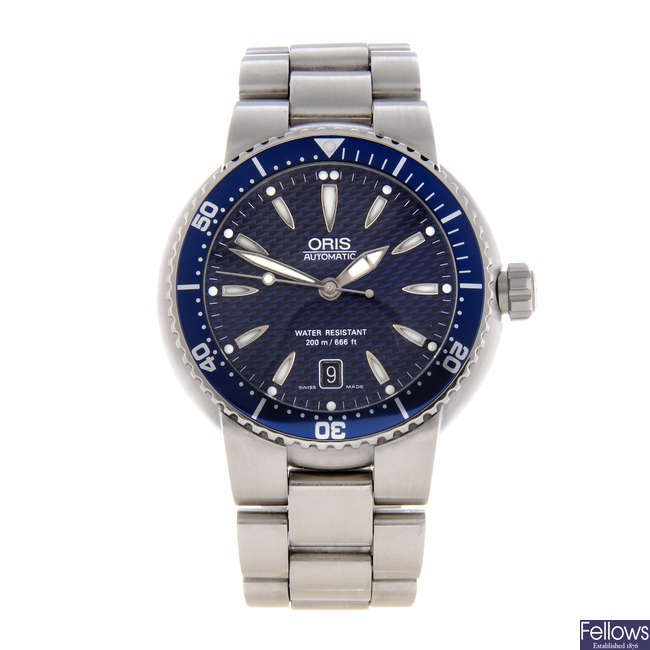 ORIS - a gentleman's stainless steel TT1 Divers Date bracelet watch.