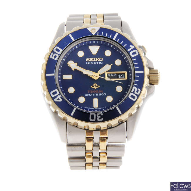 LOT:322 | SEIKO - a gentleman's titanium Kinetic Sports Diver 200 bracelet  watch.