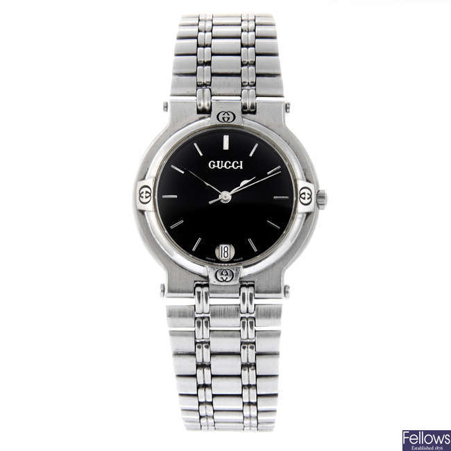 GUCCI - a gentleman's stainless steel 9100M bracelet watch.