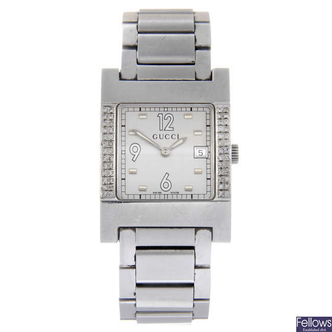 GUCCI - a gentleman's stainless steel 7700M bracelet watch.