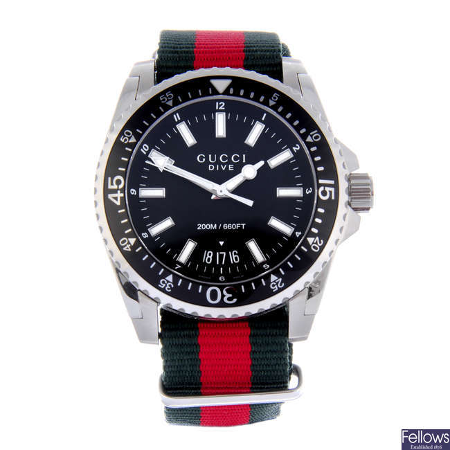 LOT:46 | GUCCI - a gentleman's stainless steel Dive wrist watch.