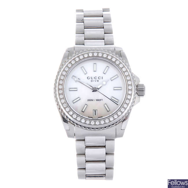GUCCI - a lady's stainless steel Dive bracelet watch.