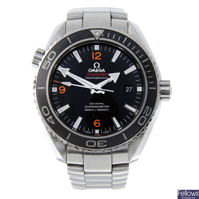 OMEGA - a gentleman's stainless steel Seamaster Professional Planet Ocean Co-Axial bracelet watch.