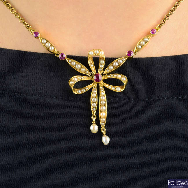 An early 20th century 15ct gold ruby, split and seed pearl bow necklace.