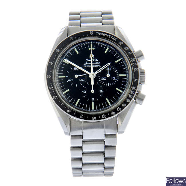 OMEGA - a stainless steel Speedmaster Professional chronograph bracelet watch, 42mm.