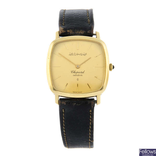 CHOPARD - a yellow metal wrist watch, 32x32mm.