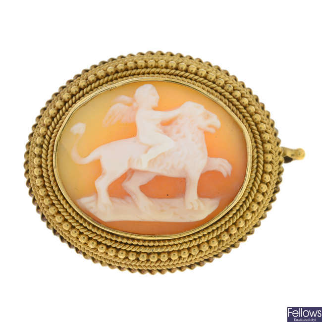 19th century gold shell cameo brooch