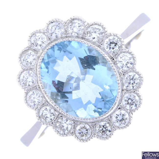 18ct gold aquamarine & diamond cluster ring