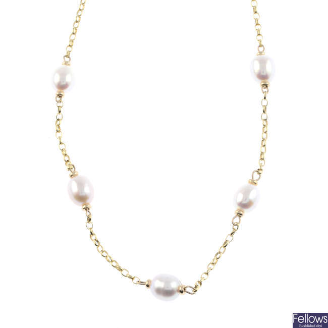 9ct gold cultured pearl necklace