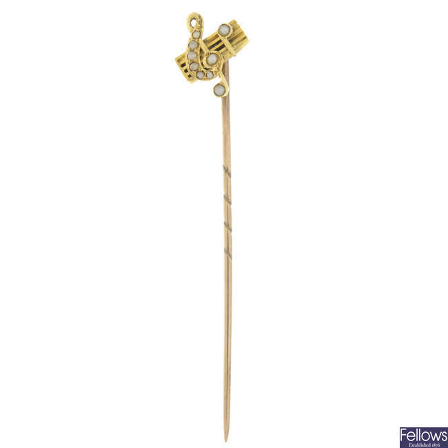 Early 20th century gold split pearl musical stickpin