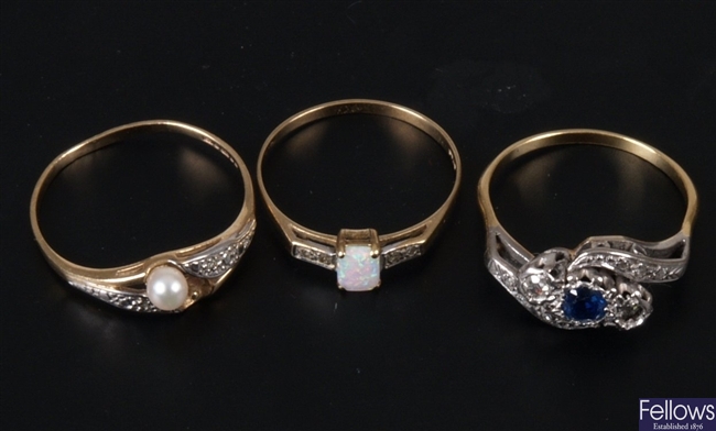 Three gold mounted rings to include a single