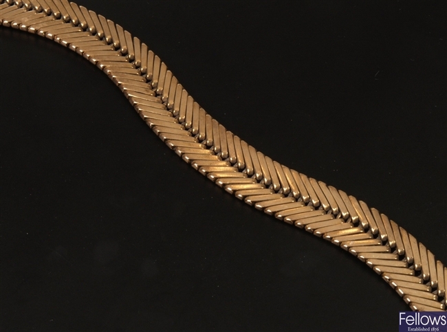 9ct gold chevron link bracelet with box clasp. 