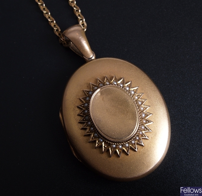 Victorian oval locket with split pearl set front