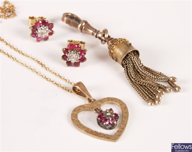 Three items of jewellery, to include a pair of