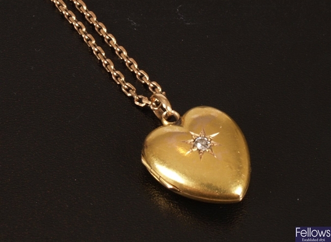 15ct diamond heart locket and chain, hinged photo