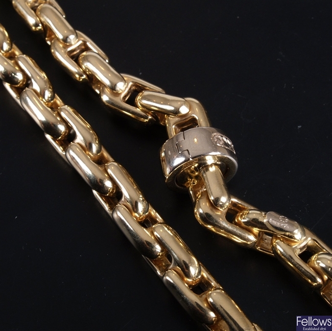 18ct gold shaped hollow rectangular link collar