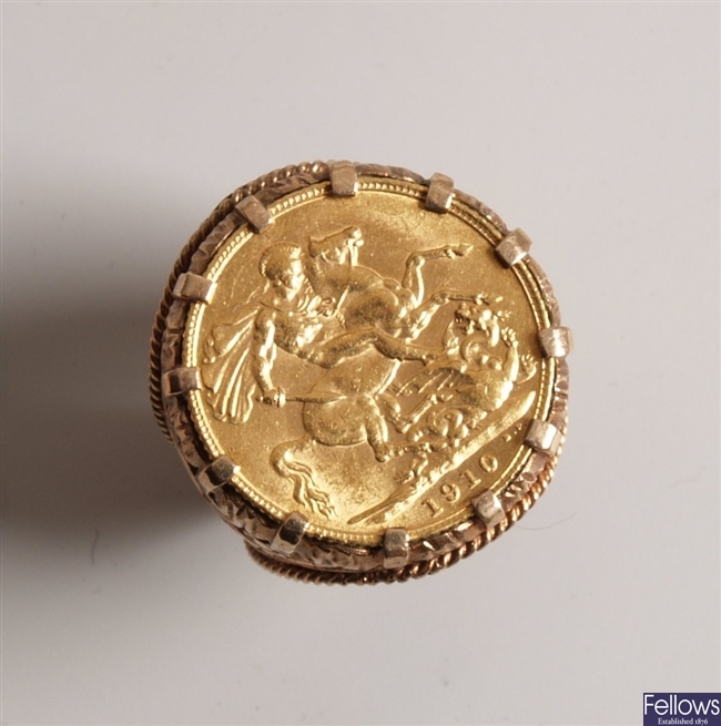 King George V full sovereign coin in a heavy 9ct