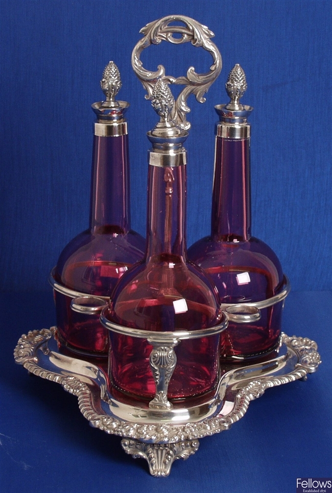 Triple decanter stand