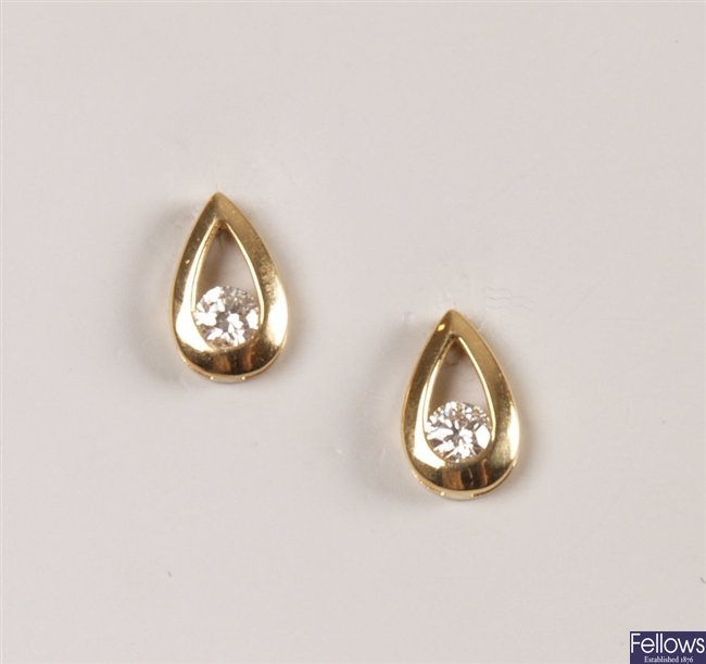 18ct gold tear drop shape stud earrings each set