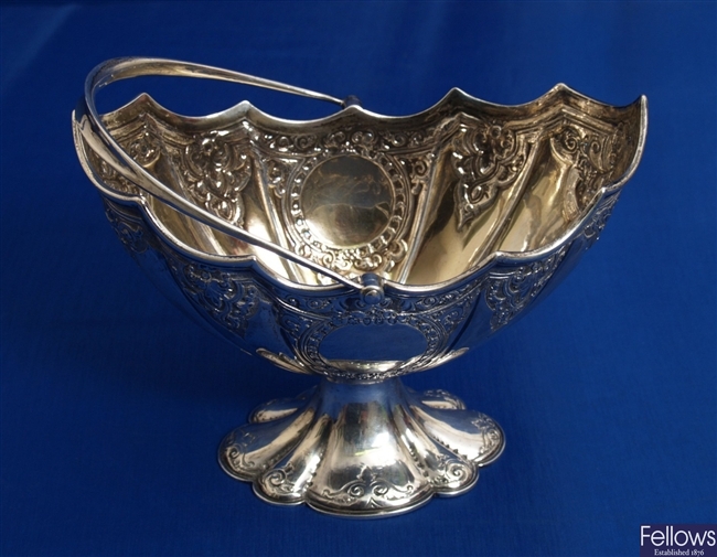 A Victorian silver sweetmeat basket by Martin,
