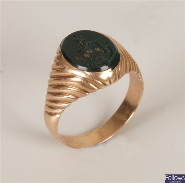 Gentleman's oval green agate seal ring depicting