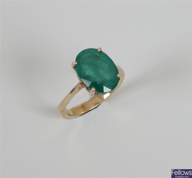 9ct gold single stone emerald ring with a claws