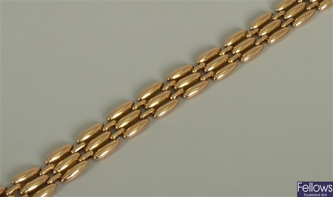  Early twentieth century 15ct gold bracelet in a