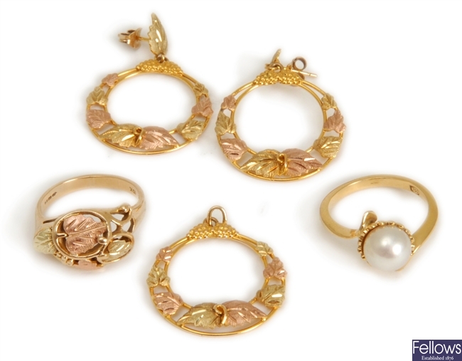 Four items, to include a single cultured pearl
